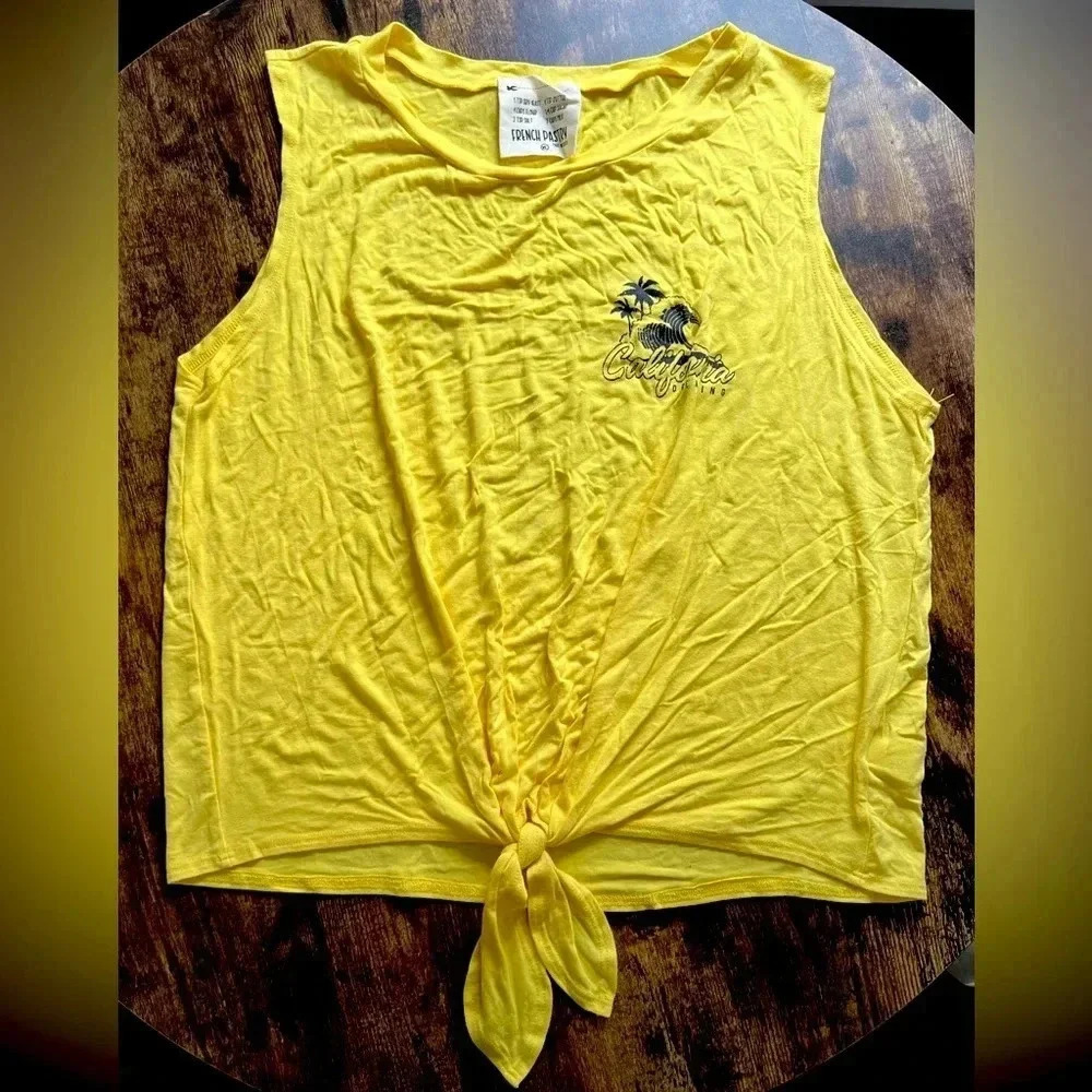 FRENCH PASTRY | juniors California t-shirt. Size: XL